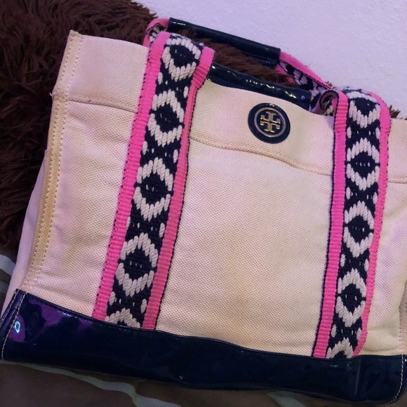 Tory Burch Handbags - Small Tory Burch bag 💓